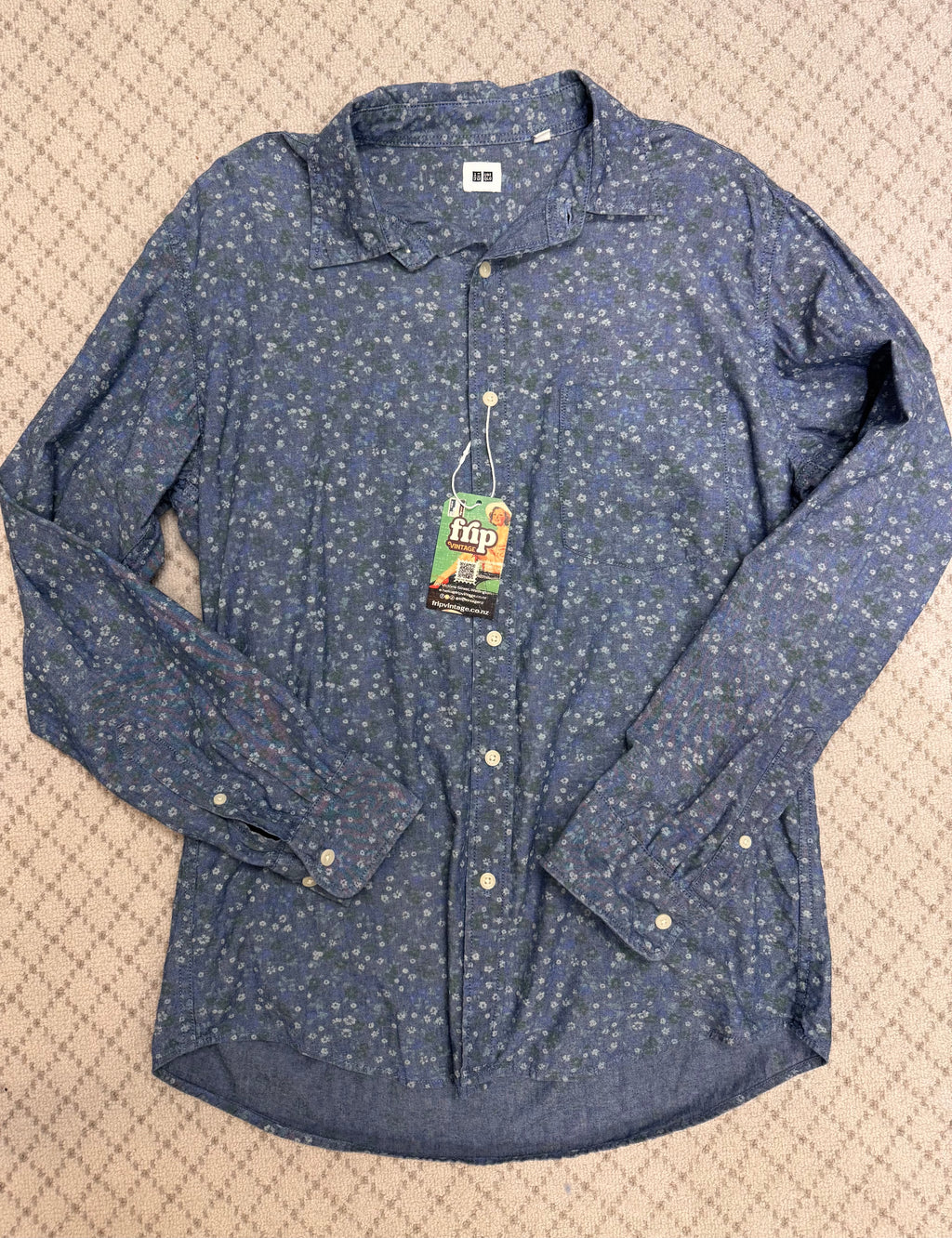 Dress Shirt - Uniqlo - Large