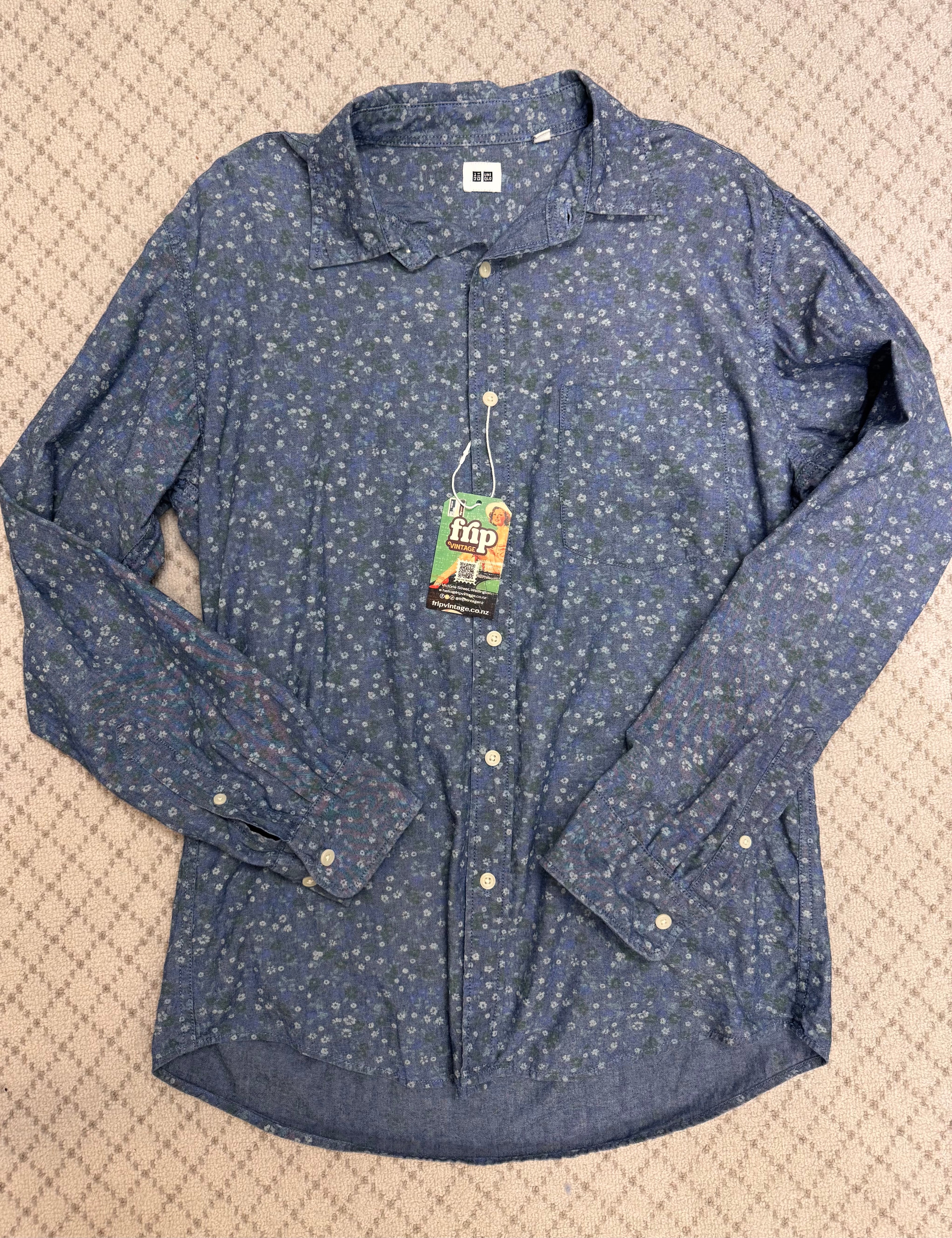 Dress Shirt - Uniqlo - Large