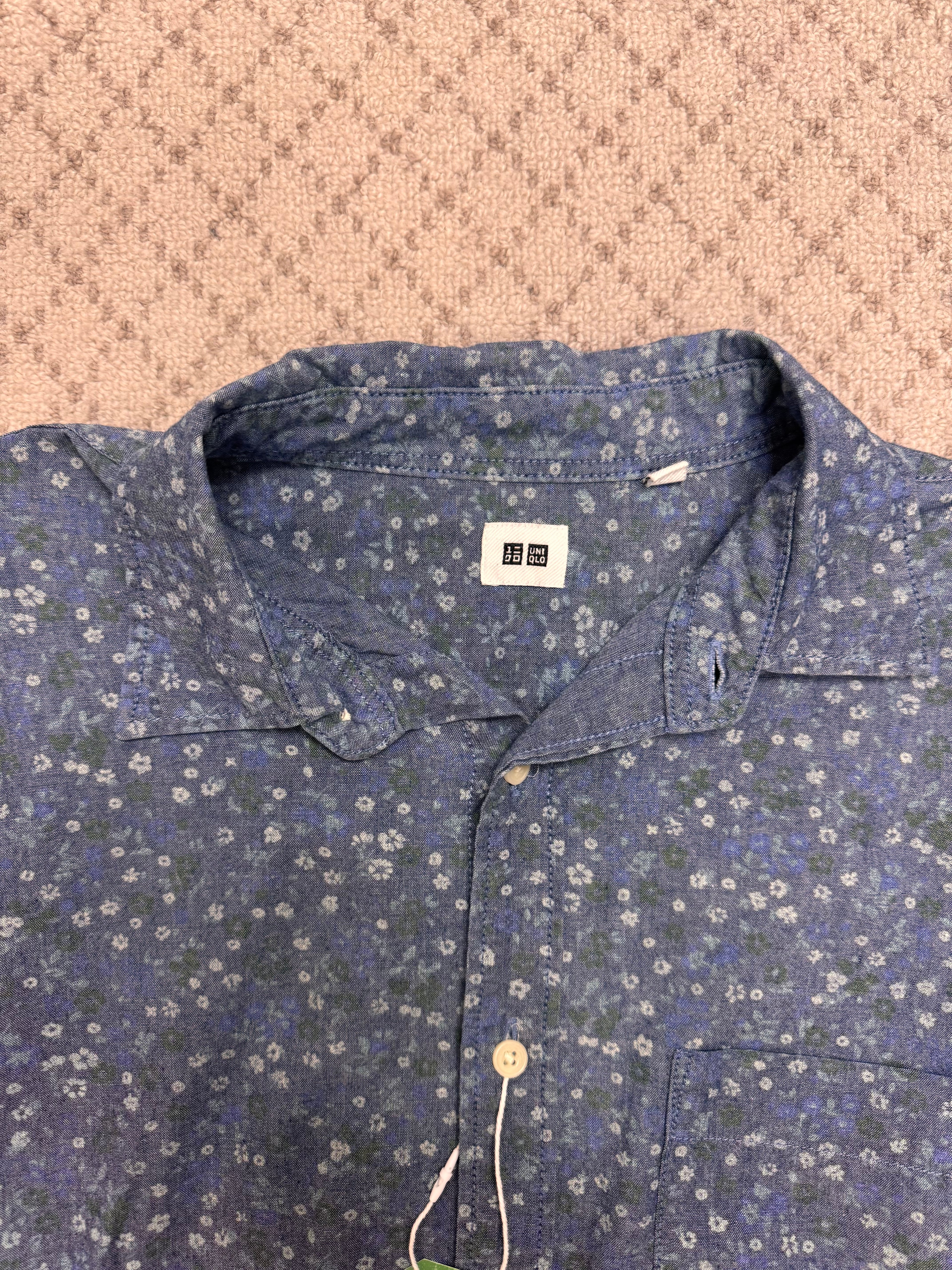Dress Shirt - Uniqlo - Large
