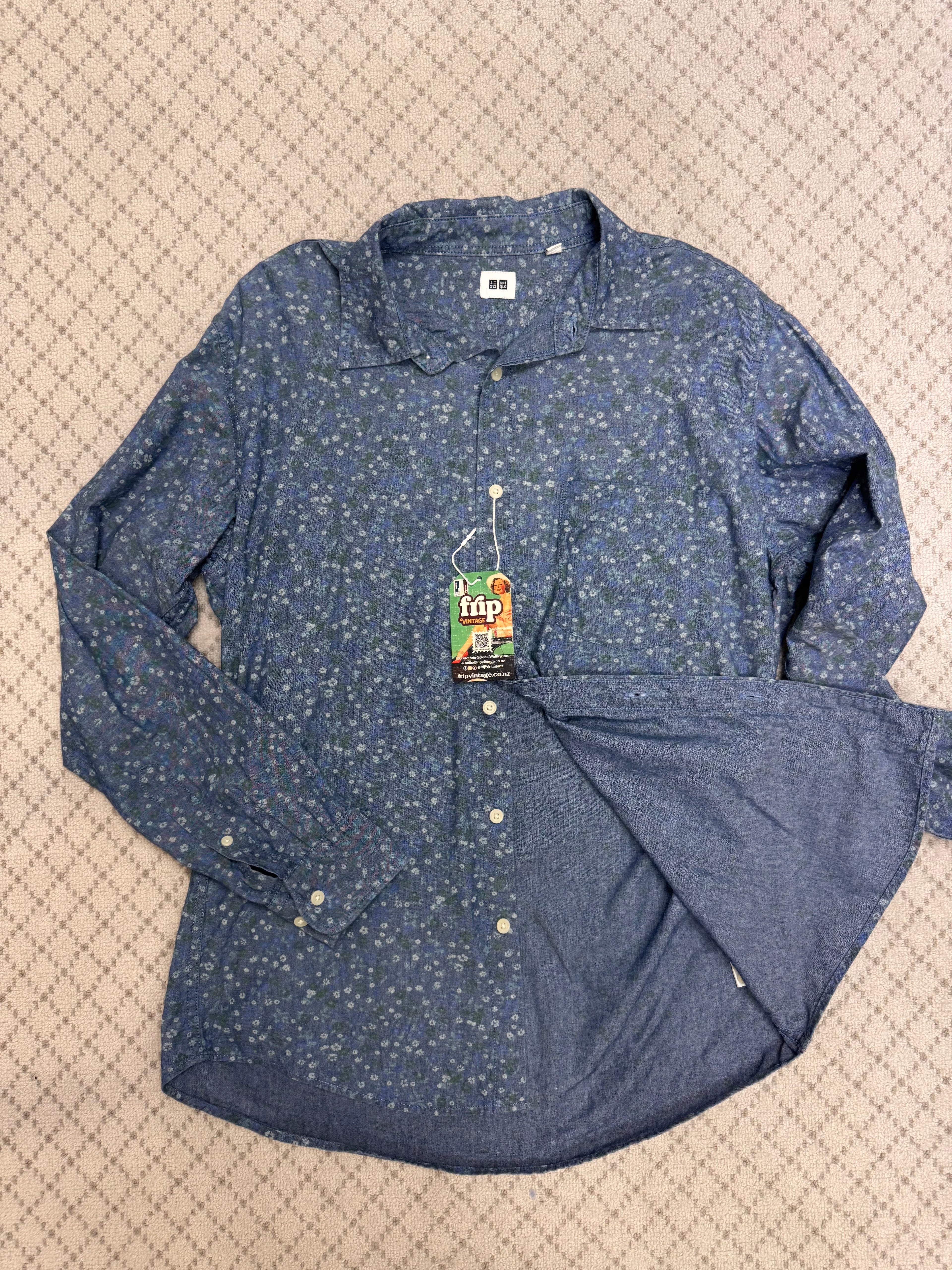 Dress Shirt - Uniqlo - Large