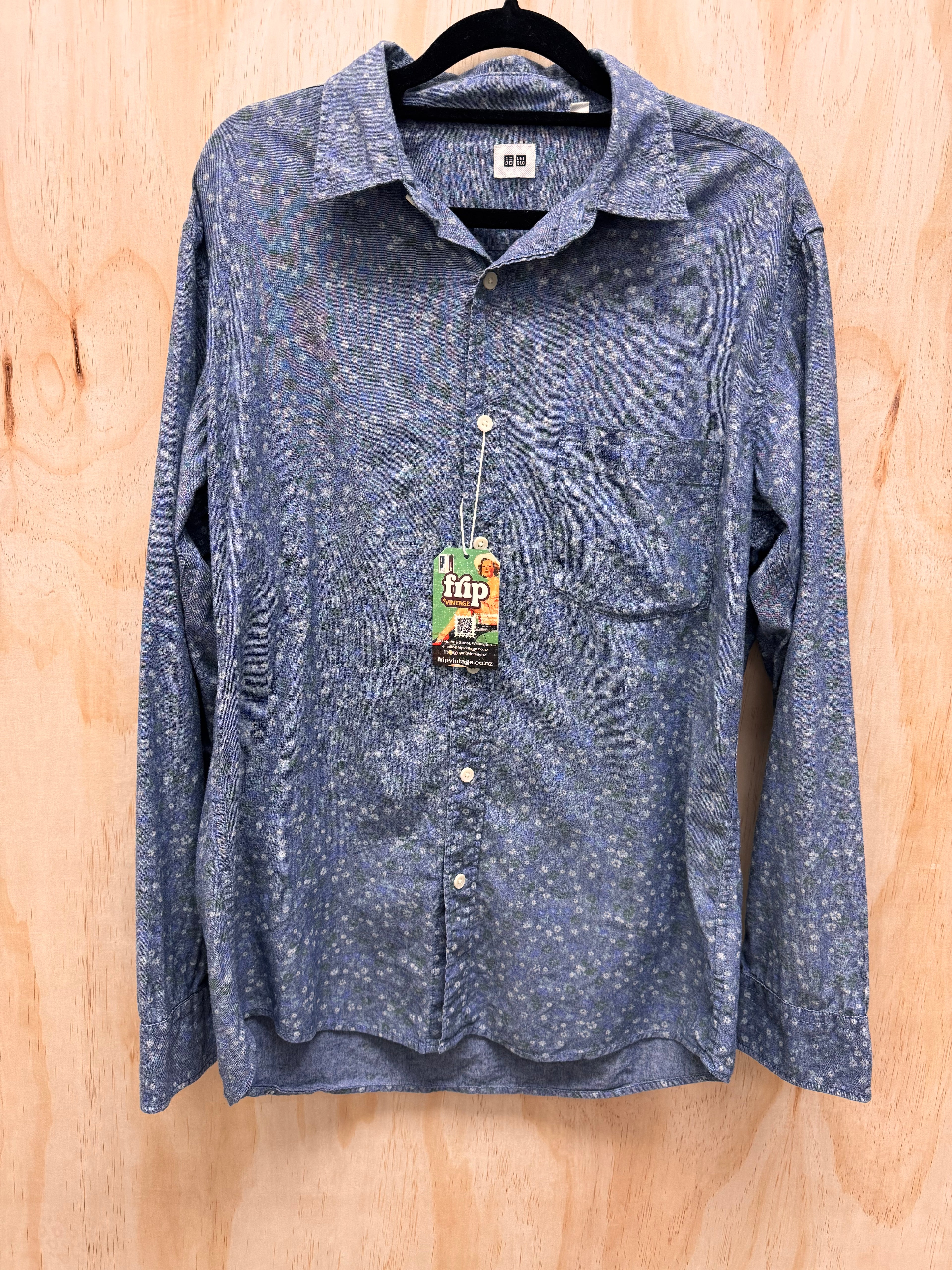 Dress Shirt - Uniqlo - Large