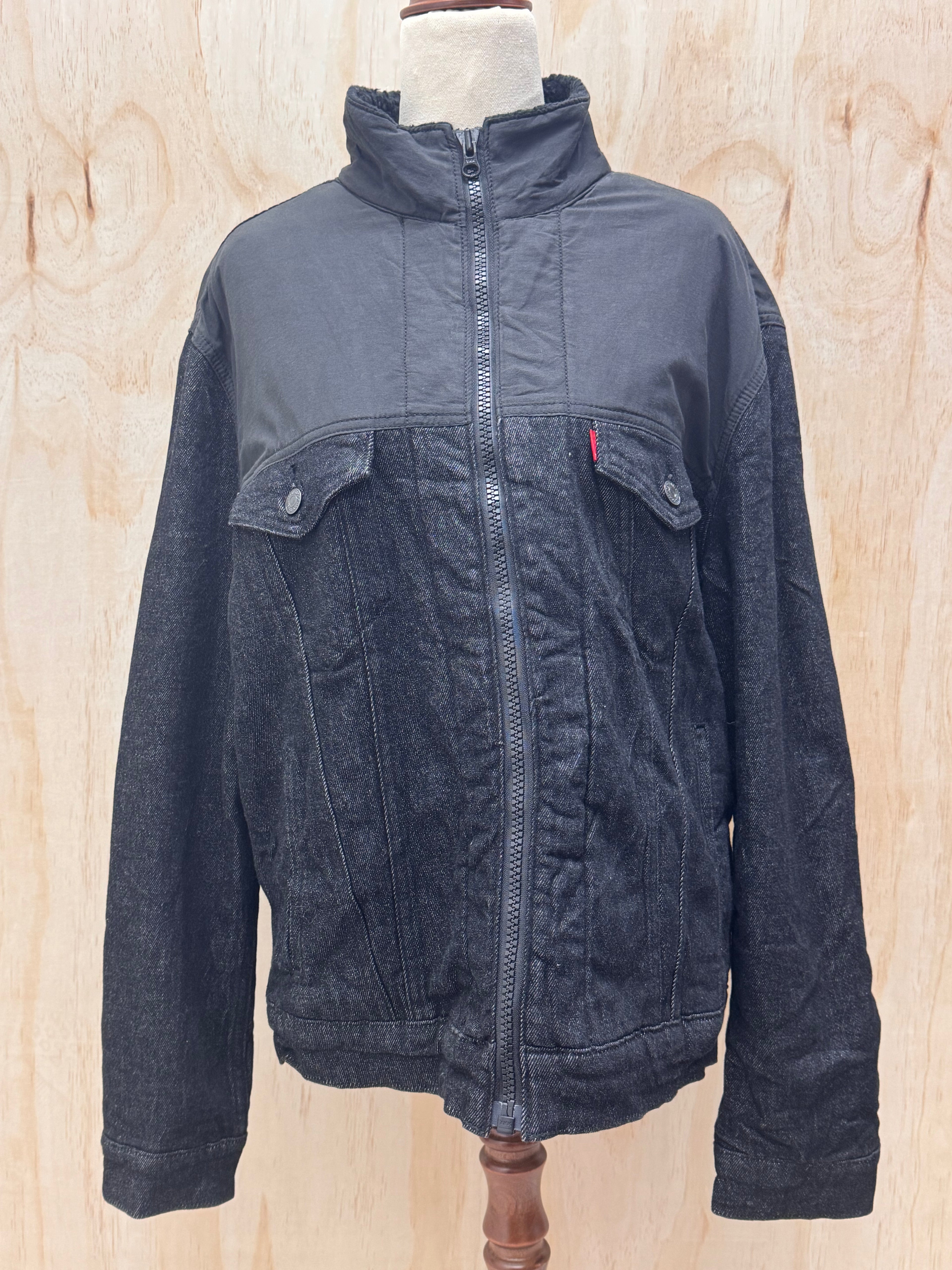 Levis Sherpa Jacket - medium