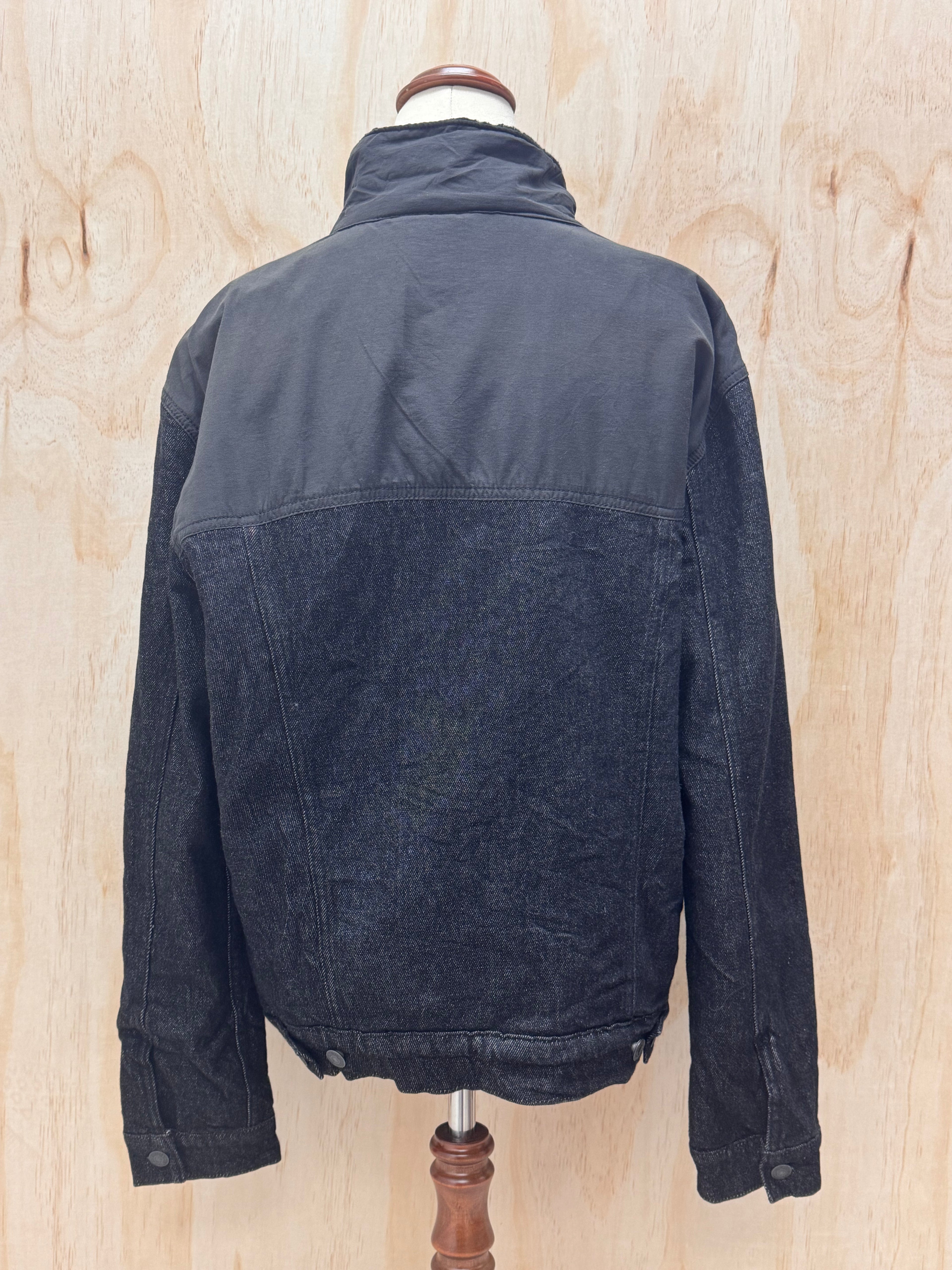 Levis Sherpa Jacket - medium