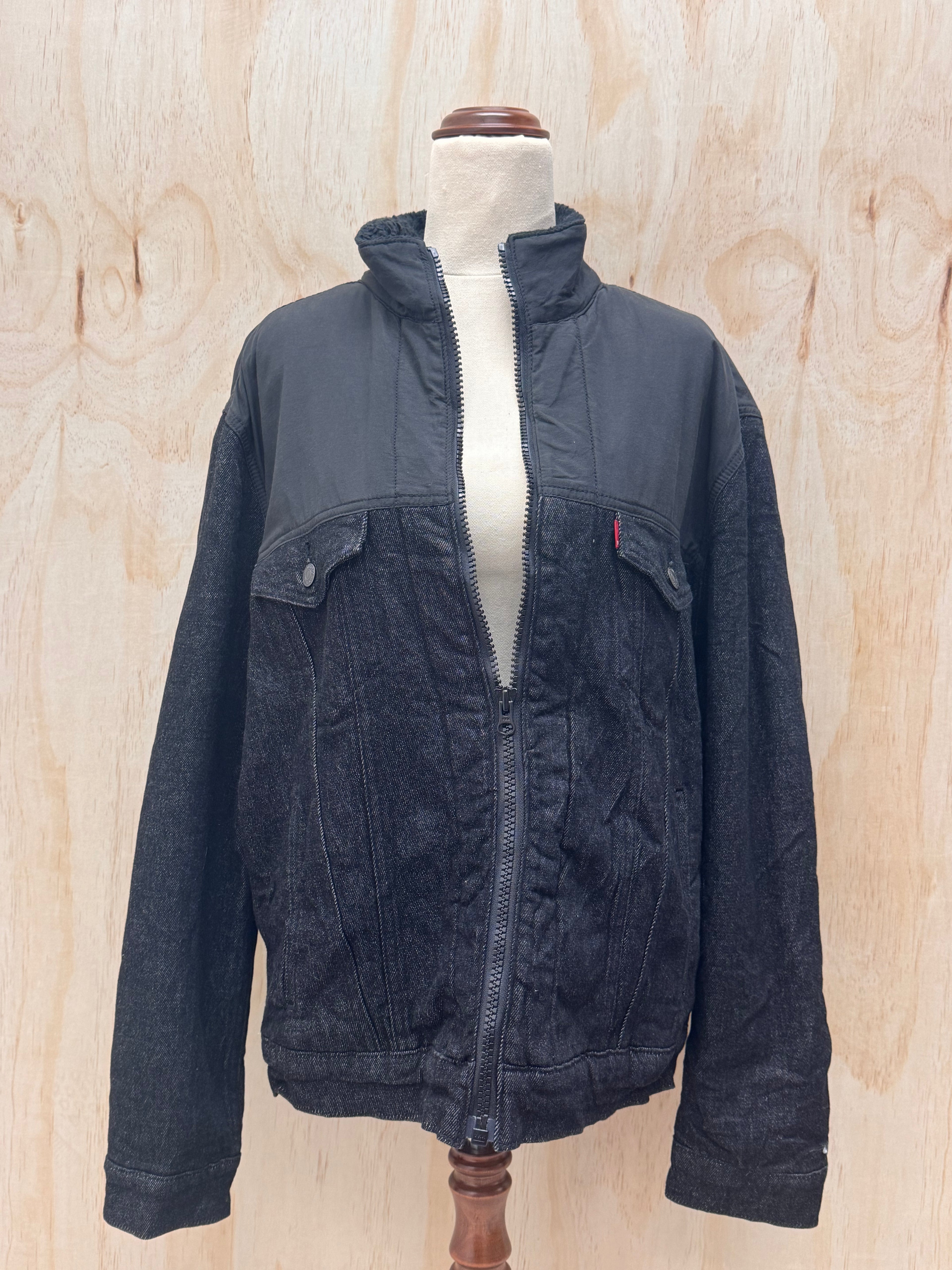 Levis Sherpa Jacket - medium